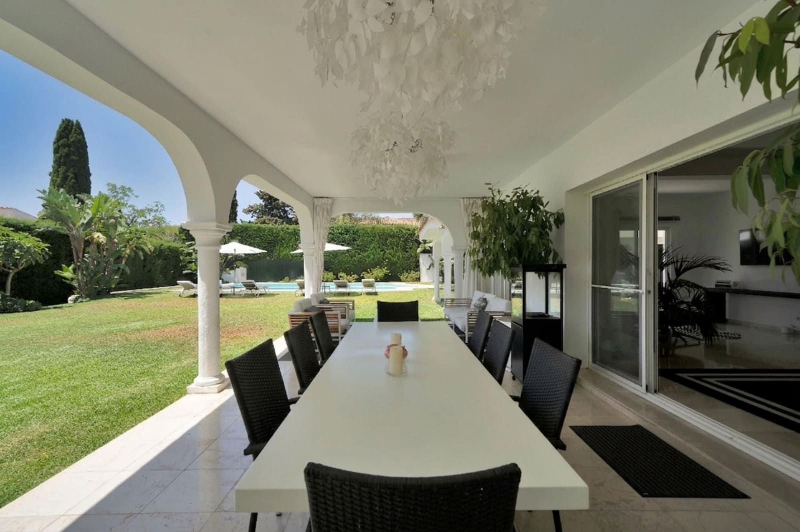 4 bedroom Villa for rent in El Paraiso with pool garage - € 22,500 (Ref: 9920621)