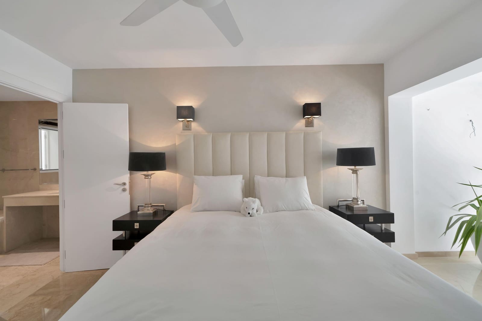 4 bedroom Villa for rent in El Paraiso with pool garage - € 22,500 (Ref: 9920621)