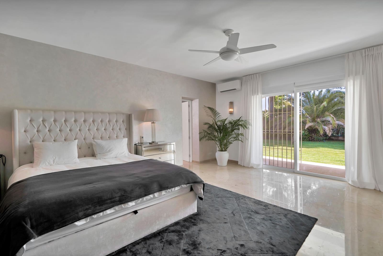 4 bedroom Villa for rent in El Paraiso with pool garage - € 22,500 (Ref: 9920621)