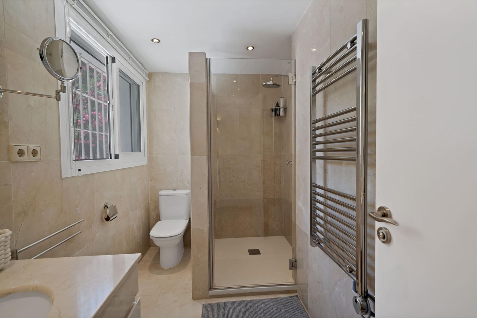 4 bedroom Villa for rent in El Paraiso with pool garage - € 22,500 (Ref: 9920621)