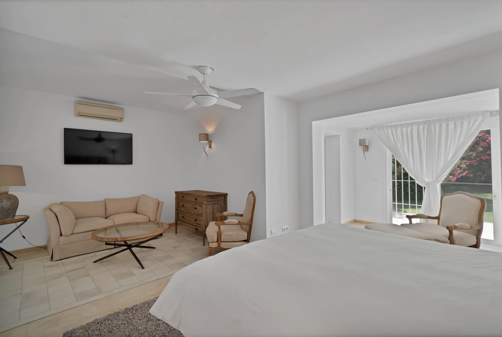 4 bedroom Villa for rent in El Paraiso with pool garage - € 22,500 (Ref: 9920621)