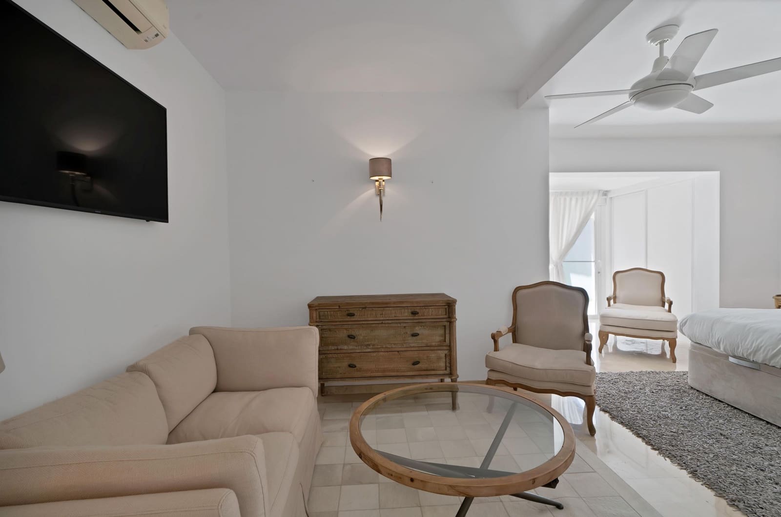 4 bedroom Villa for rent in El Paraiso with pool garage - € 22,500 (Ref: 9920621)