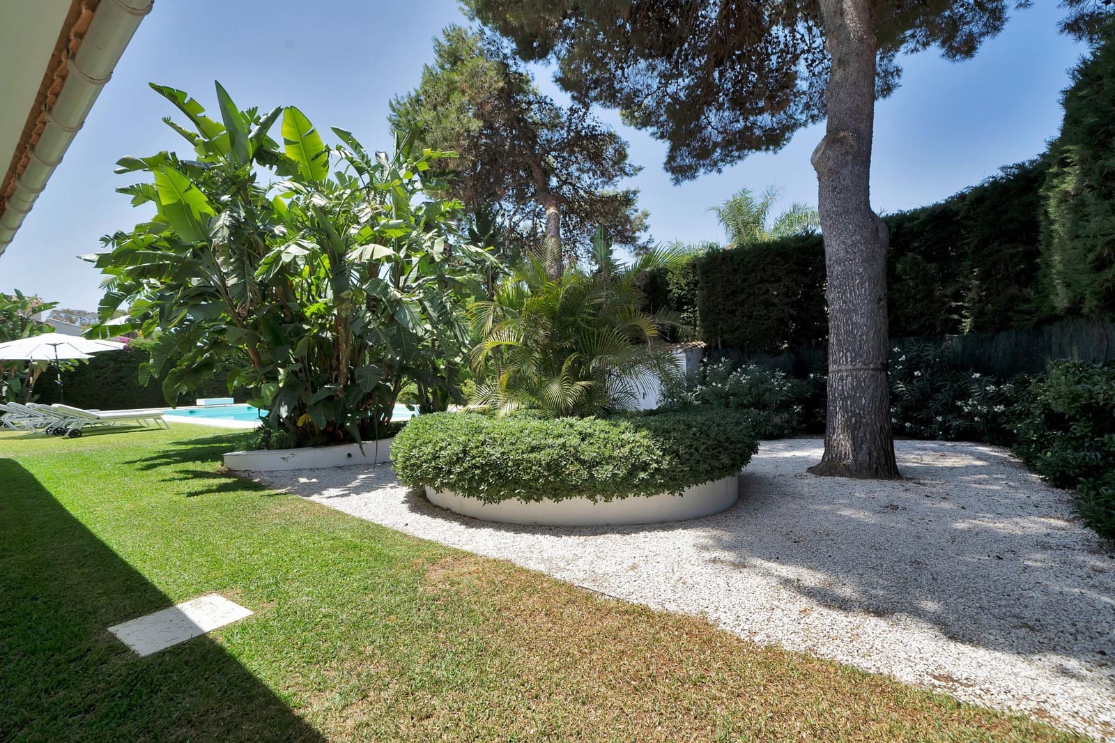 4 bedroom Villa for rent in El Paraiso with pool garage - € 22,500 (Ref: 9920621)