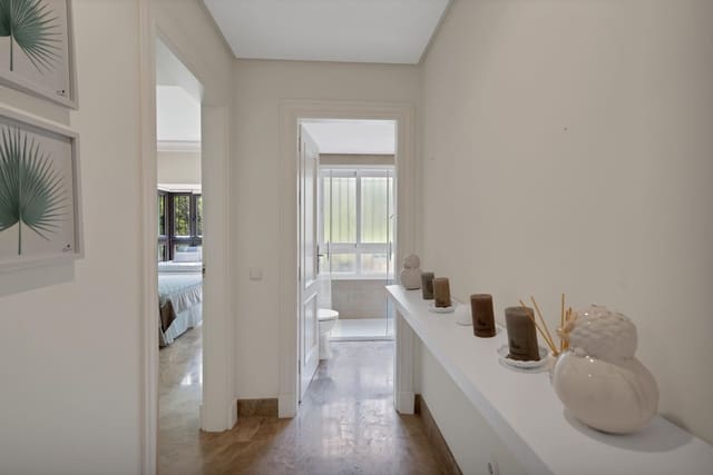 3 soverom Leilighet til salgs i Los Naranjos, Marbella med svømmebasseng garasje - € 792 000 (Ref: 9920622)