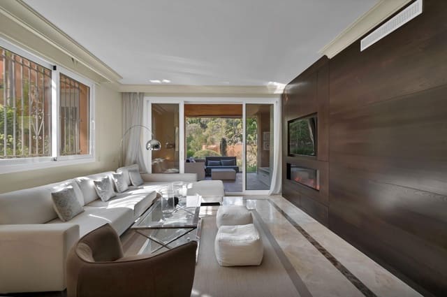 3 sypialnia Apartament na sprzedaż w Los Naranjos, Marbella z basenem garażem - 749 000 € (Ref: 9920622)