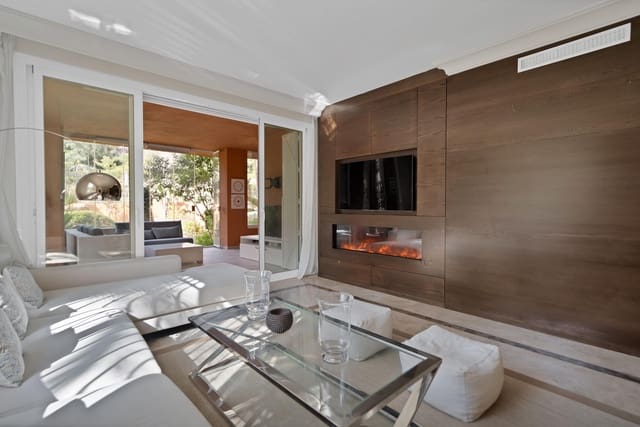 3 sypialnia Apartament na sprzedaż w Los Naranjos, Marbella z basenem garażem - 749 000 € (Ref: 9920622)