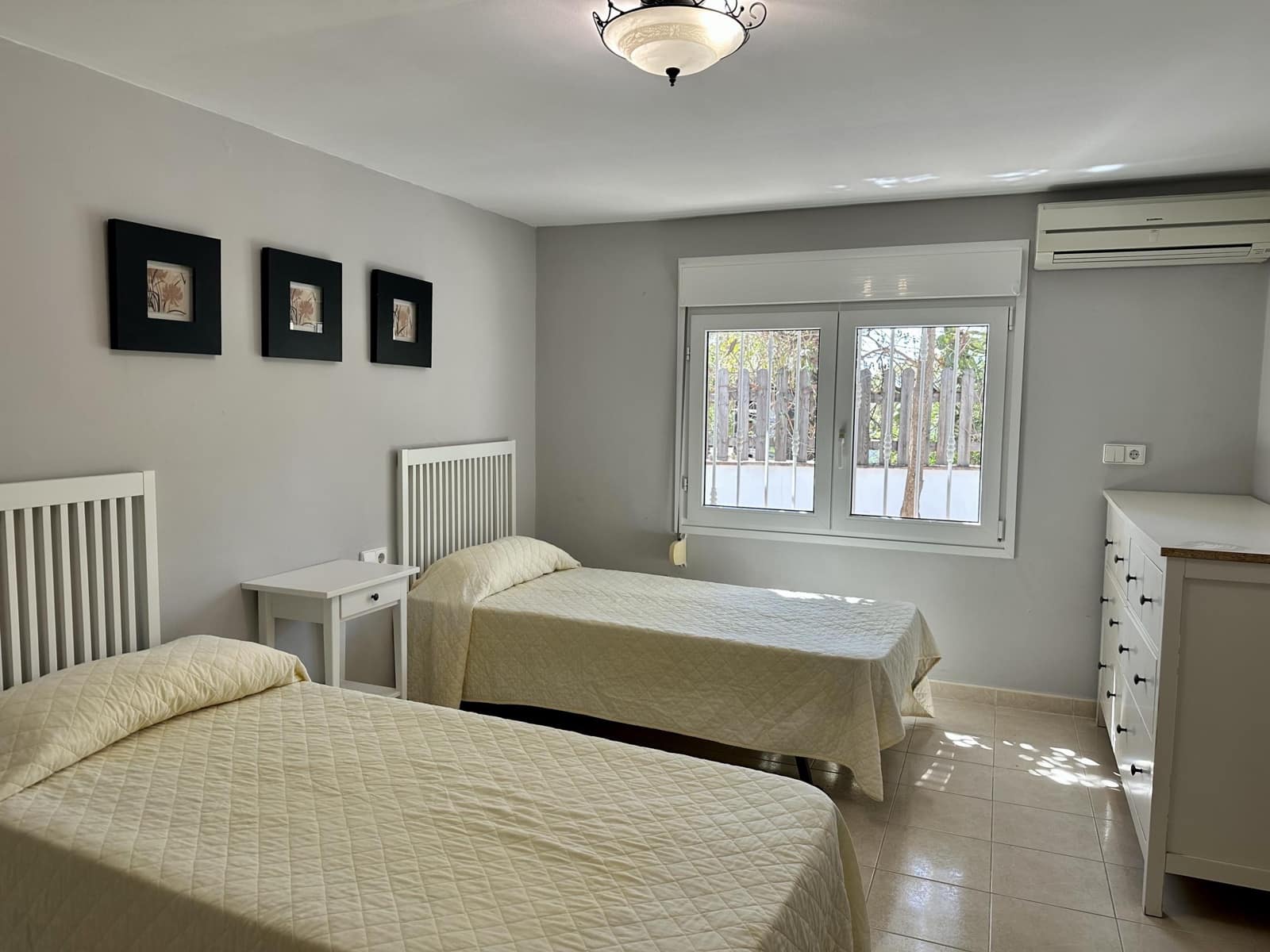 3 bedroom Villa for sale in Marbella with pool garage - € 975,000 (Ref: 9922532)