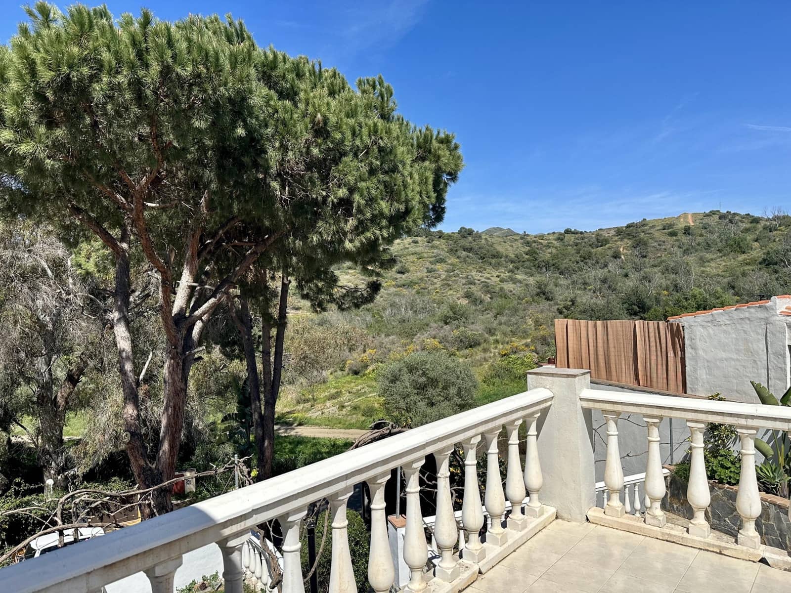3 bedroom Villa for sale in Marbella with pool garage - € 975,000 (Ref: 9922532)