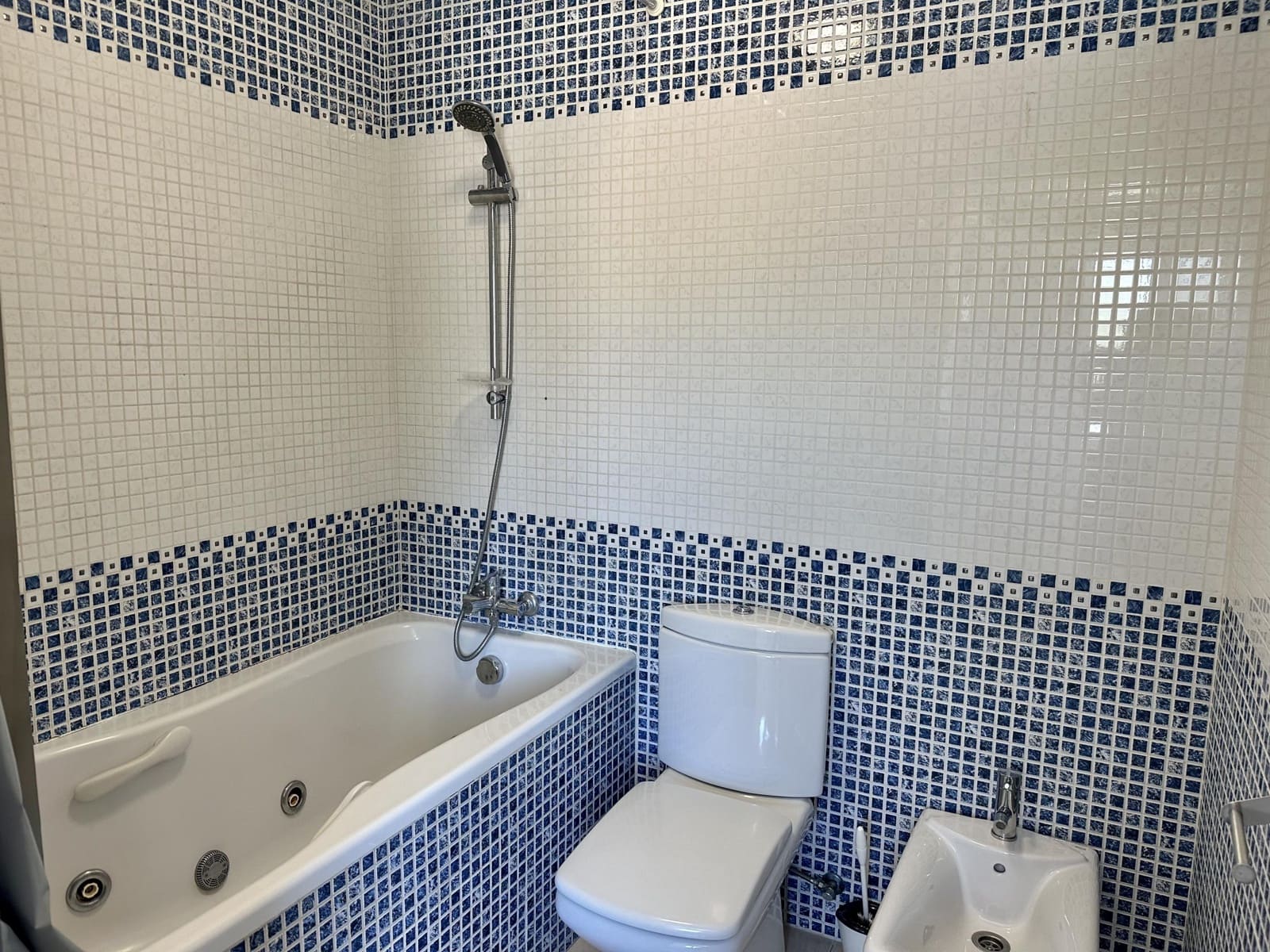3 bedroom Villa for sale in Marbella with pool garage - € 975,000 (Ref: 9922532)