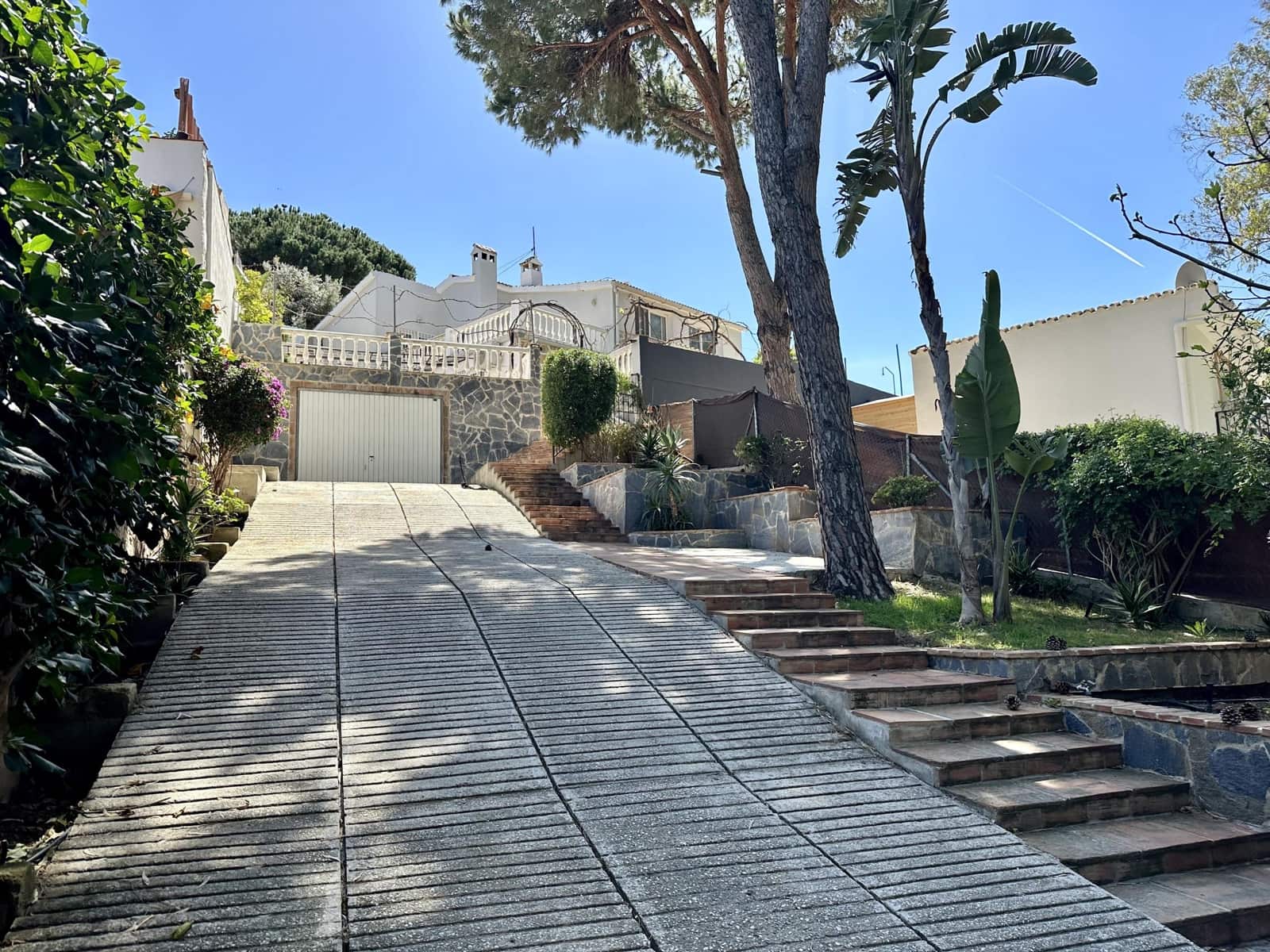 3 bedroom Villa for sale in Marbella with pool garage - € 975,000 (Ref: 9922532)
