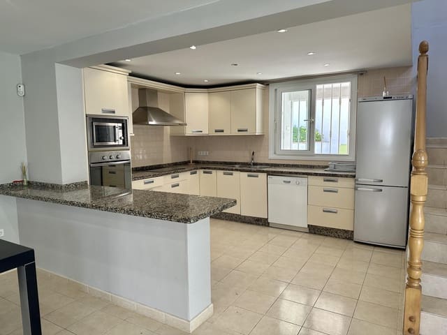 3 chambre Villa/Maison à vendre à Marbella avec piscine garage - 889 000 € (Ref: 9922532)