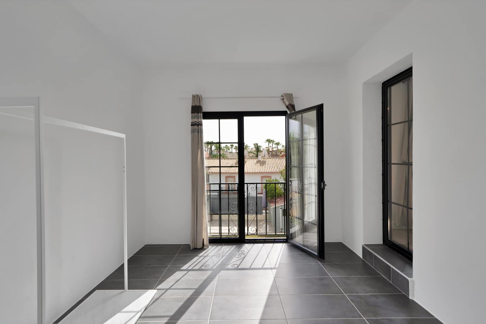 3 soverom Rekkehus til salgs i Estepona med garasje - € 439 000 (Ref: 9924746)