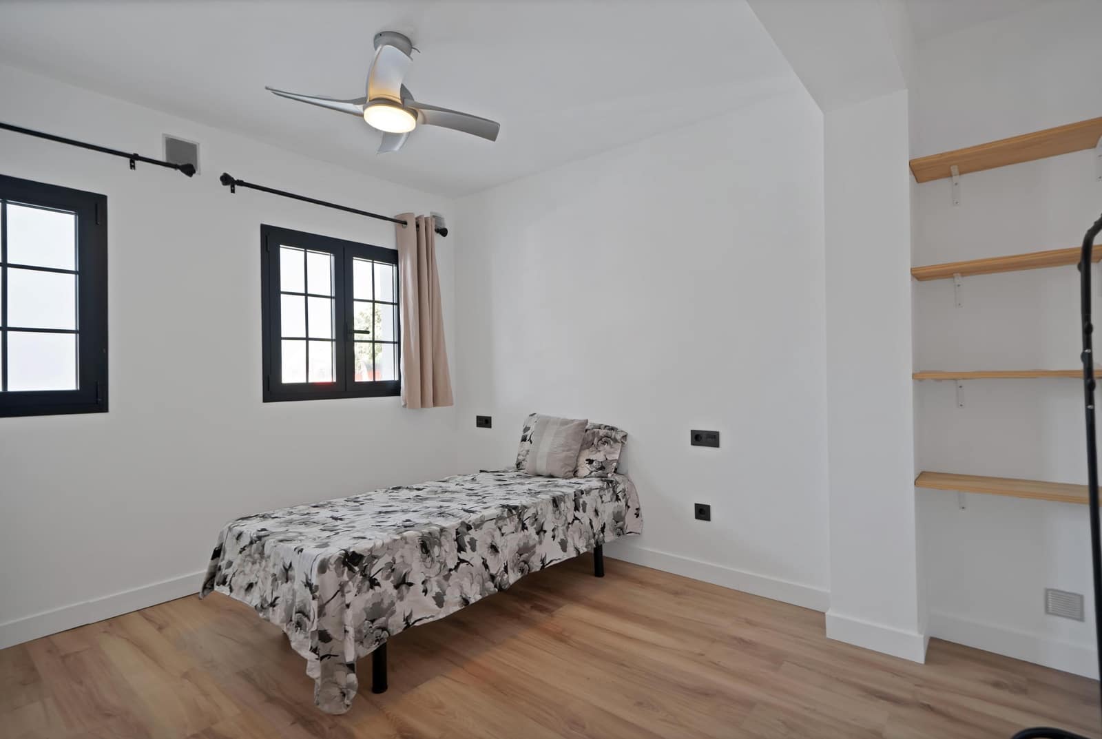 3 soverom Rekkehus til salgs i Estepona med garasje - € 439 000 (Ref: 9924746)