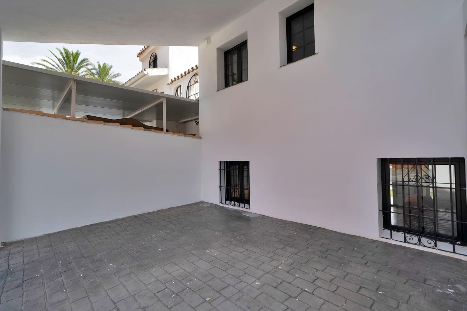 3 soverom Rekkehus til salgs i Estepona med garasje - € 439 000 (Ref: 9924746)