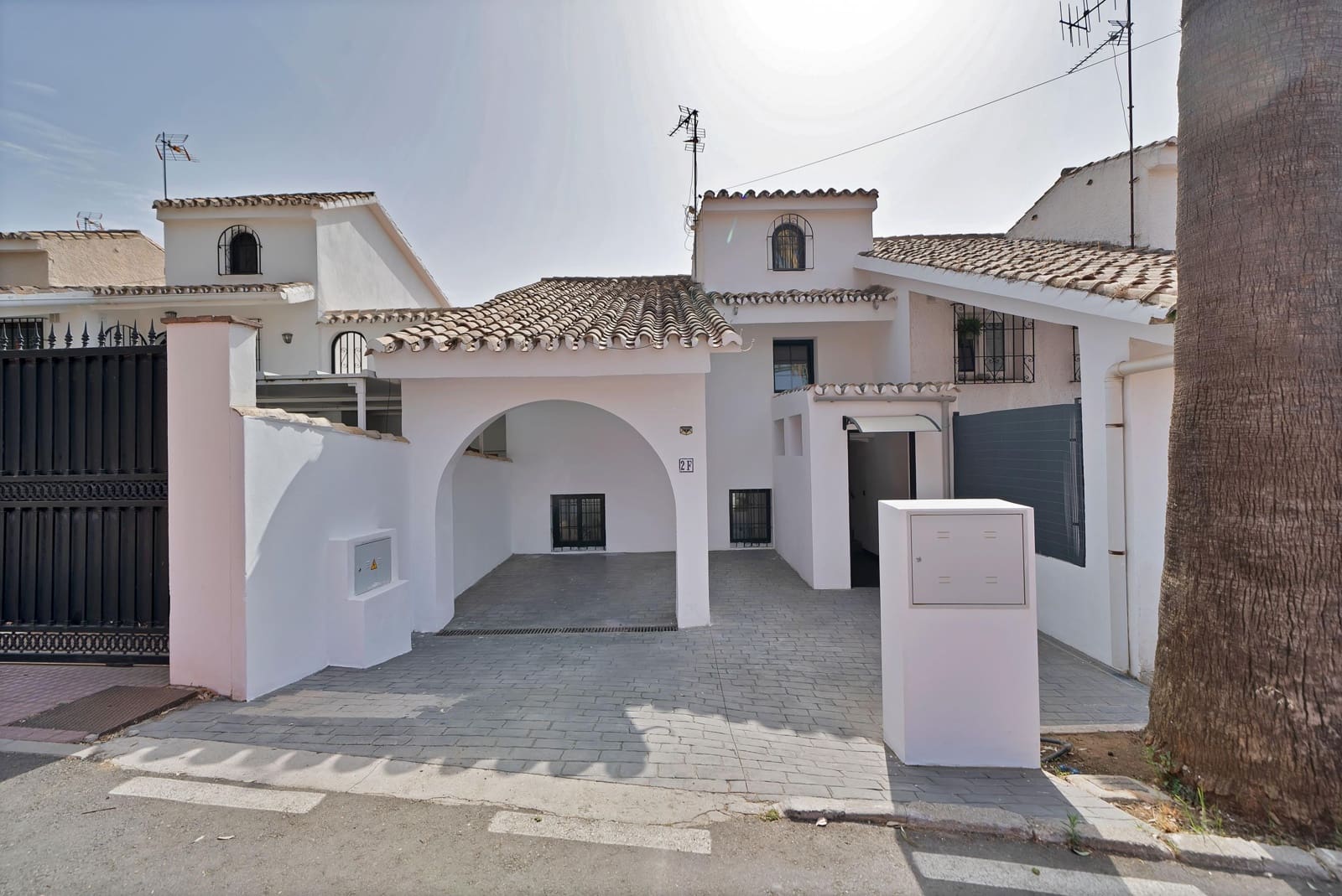3 soverom Rekkehus til salgs i Estepona med garasje - € 439 000 (Ref: 9924746)