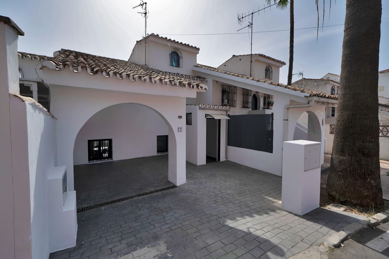 3 soverom Rekkehus til salgs i Estepona med garasje - € 439 000 (Ref: 9924746)