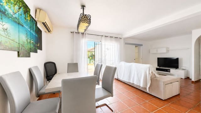 3 quarto Moradia em Banda para venda em Nueva Atalaya, Estepona com piscina - 320 000 € (Ref: 9927642)