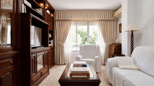 4 sypialnia Apartament na sprzedaż w Miasto Málaga z garażem - 399 000 € (Ref: 9929573)