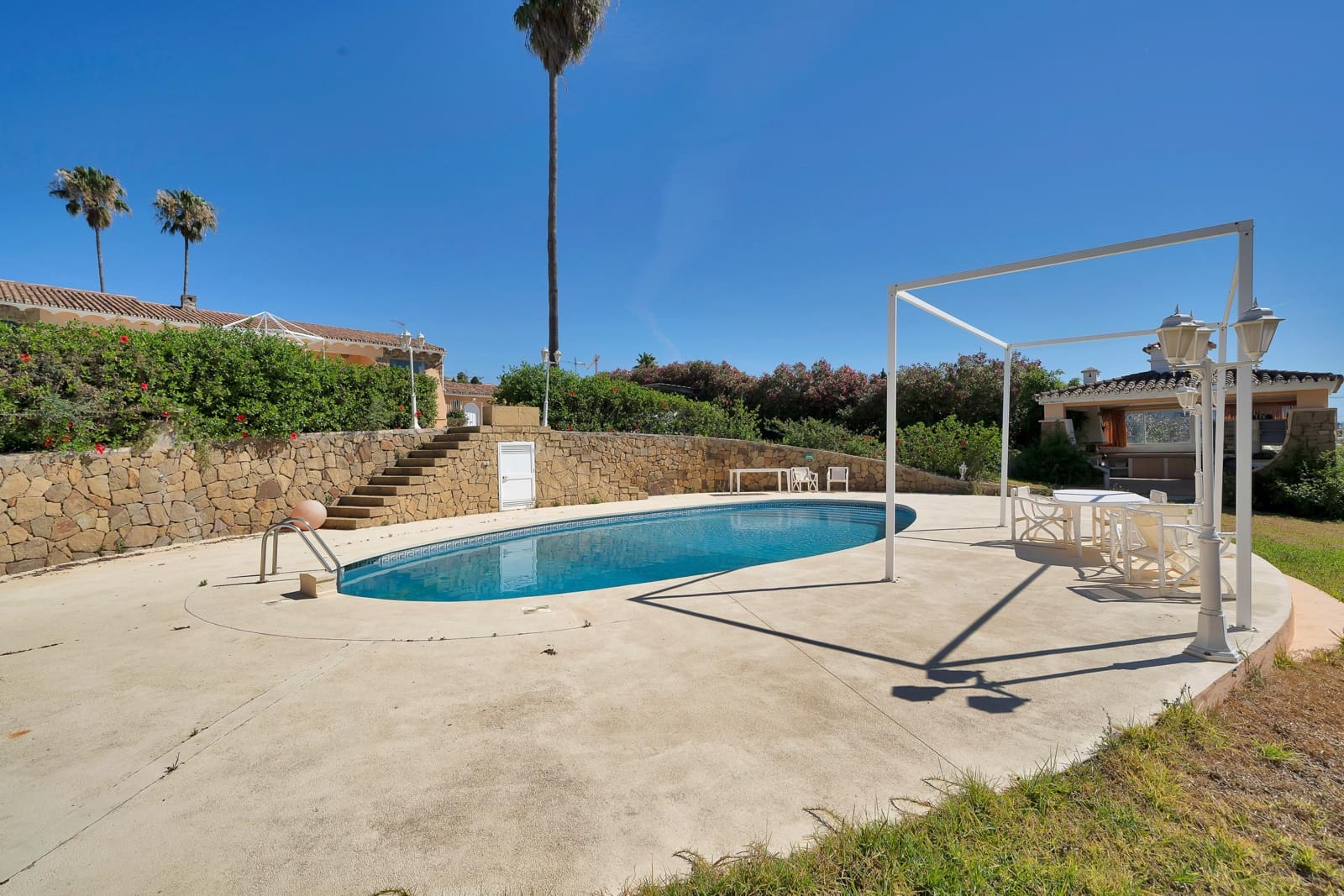 4 chambre Villa/Maison à vendre à Estepona avec piscine garage - 1 998 000 € (Ref: 9938381)