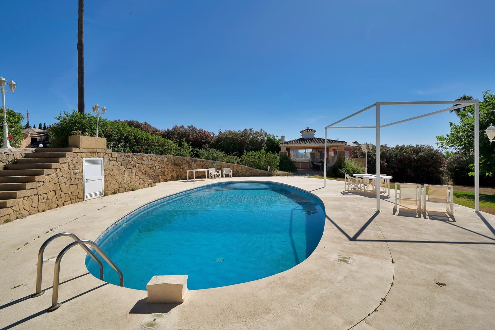 4 chambre Villa/Maison à vendre à Estepona avec piscine garage - 1 998 000 € (Ref: 9938381)
