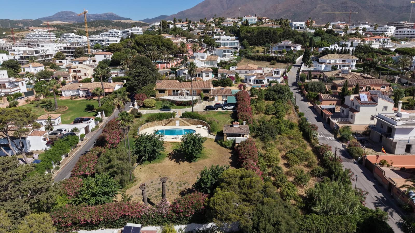 4 chambre Villa/Maison à vendre à Estepona avec piscine garage - 1 998 000 € (Ref: 9938381)
