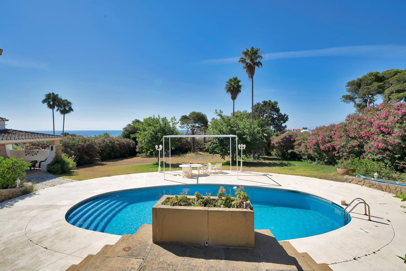 4 chambre Villa/Maison à vendre à Estepona avec piscine garage - 1 998 000 € (Ref: 9938381)