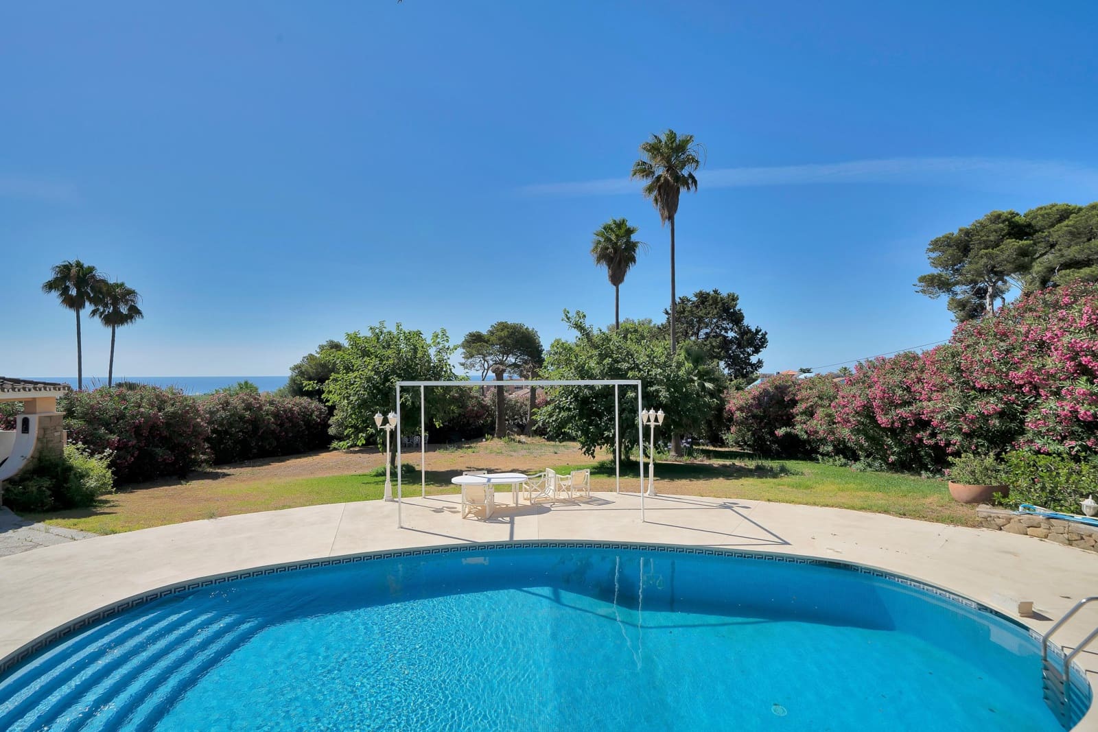 4 chambre Villa/Maison à vendre à Estepona avec piscine garage - 1 998 000 € (Ref: 9938381)