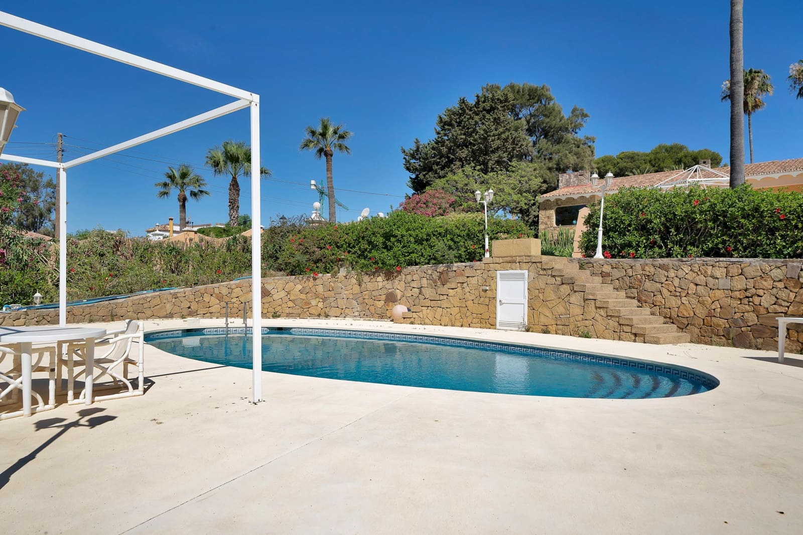 4 chambre Villa/Maison à vendre à Estepona avec piscine garage - 1 998 000 € (Ref: 9938381)