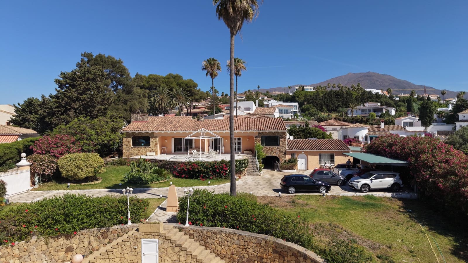 4 chambre Villa/Maison à vendre à Estepona avec piscine garage - 1 998 000 € (Ref: 9938381)