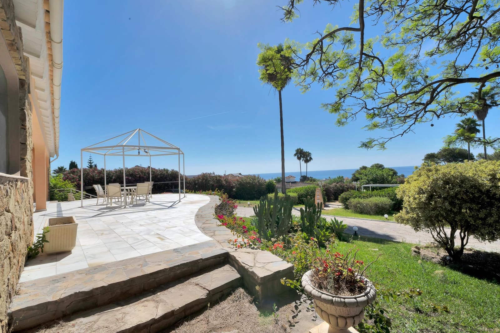 4 chambre Villa/Maison à vendre à Estepona avec piscine garage - 1 998 000 € (Ref: 9938381)
