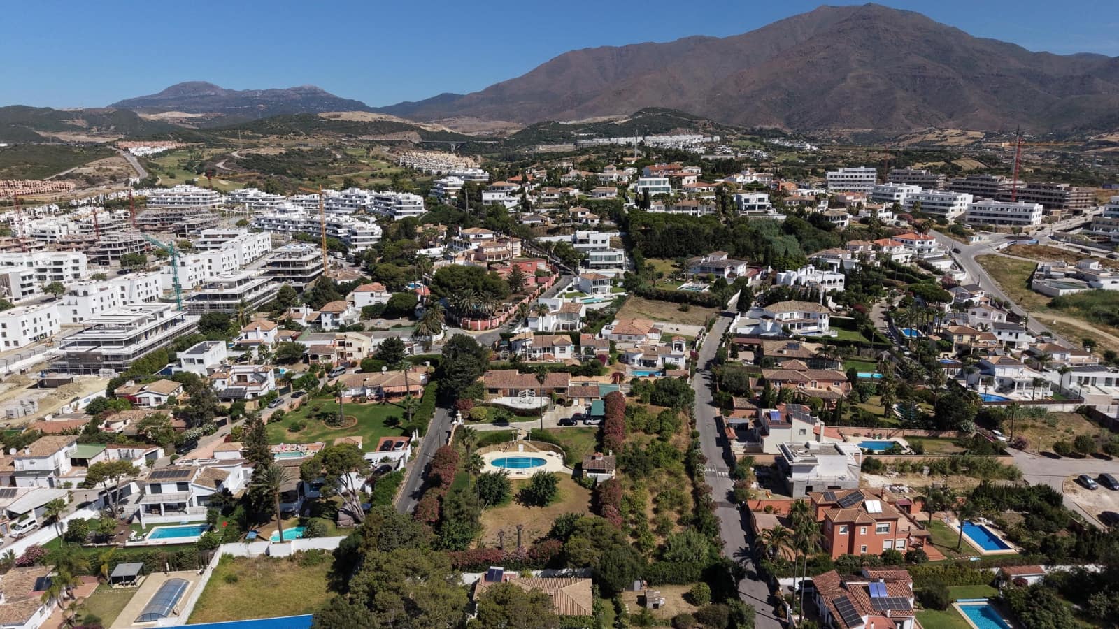 4 chambre Villa/Maison à vendre à Estepona avec piscine garage - 1 998 000 € (Ref: 9938381)