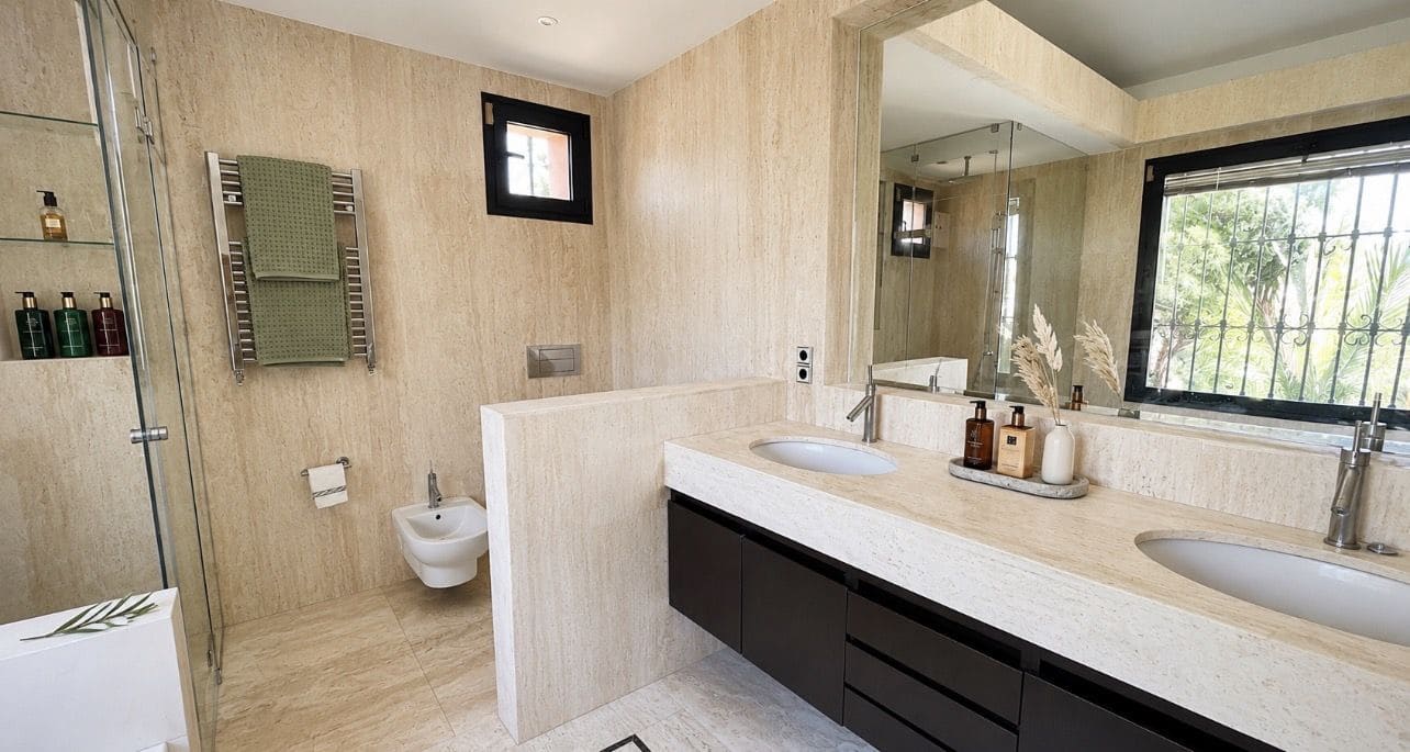 4 Zimmer Villa zu vermieten in El Paraiso mit Pool Garage - 7.000 € (Ref: 9940645)