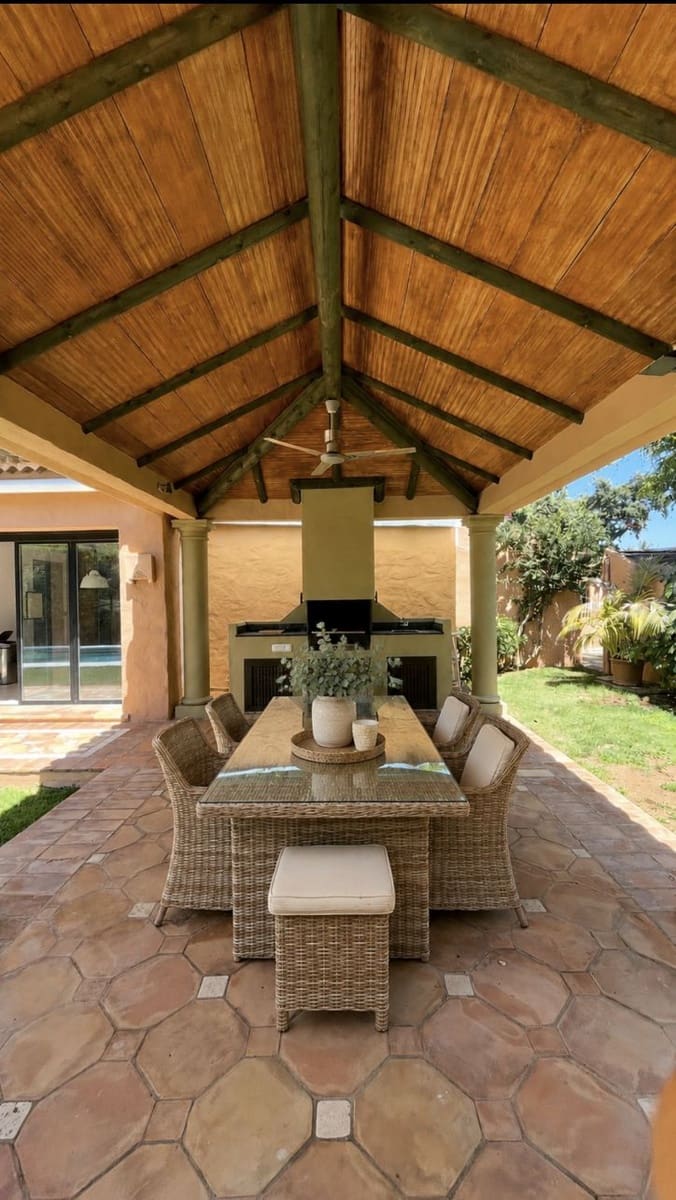 4 Zimmer Villa zu vermieten in El Paraiso mit Pool Garage - 7.000 € (Ref: 9940645)