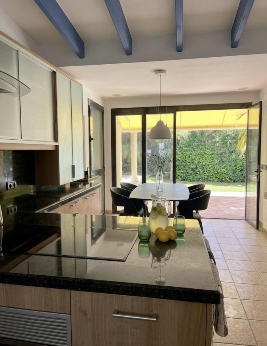 4 Zimmer Villa zu vermieten in El Paraiso mit Pool Garage - 7.000 € (Ref: 9940645)