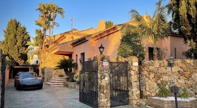 4 makuuhuone Huvila vuokrattavana paikassa El Paraiso, Estepona mukana uima-altaan 
autotalli - 7 000 € (Ref: 9940645)