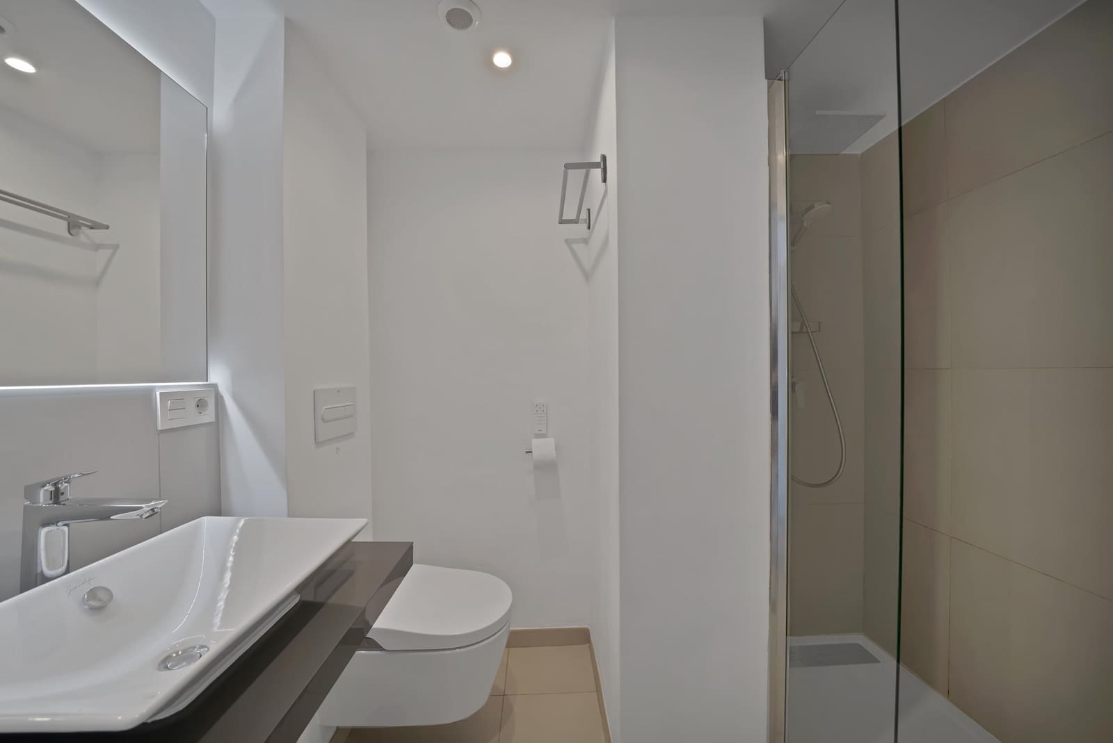 2 bedroom Apartment for sale in Torrequebrada with pool garage - € 530,000 (Ref: 9942717)