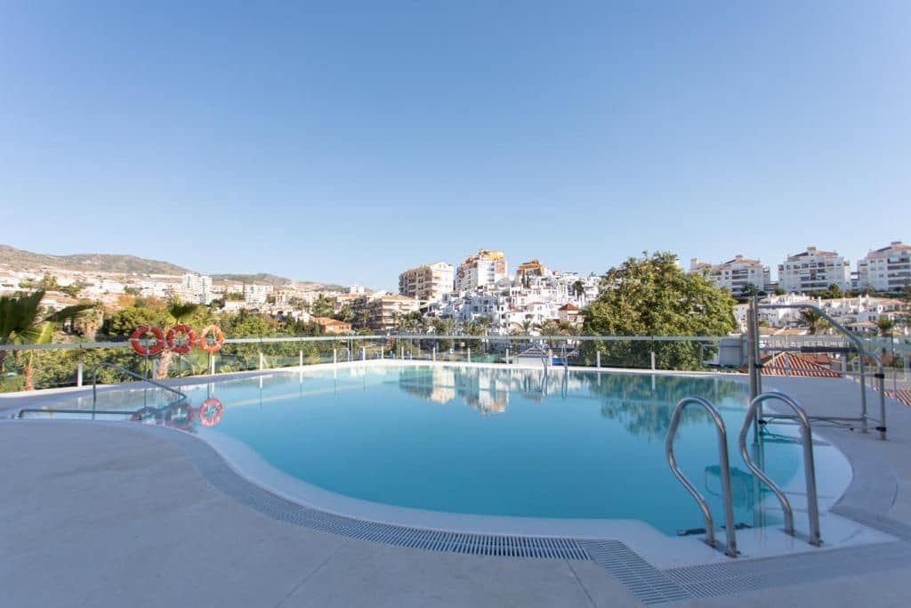 2 bedroom Apartment for sale in Torrequebrada with pool garage - € 530,000 (Ref: 9942717)