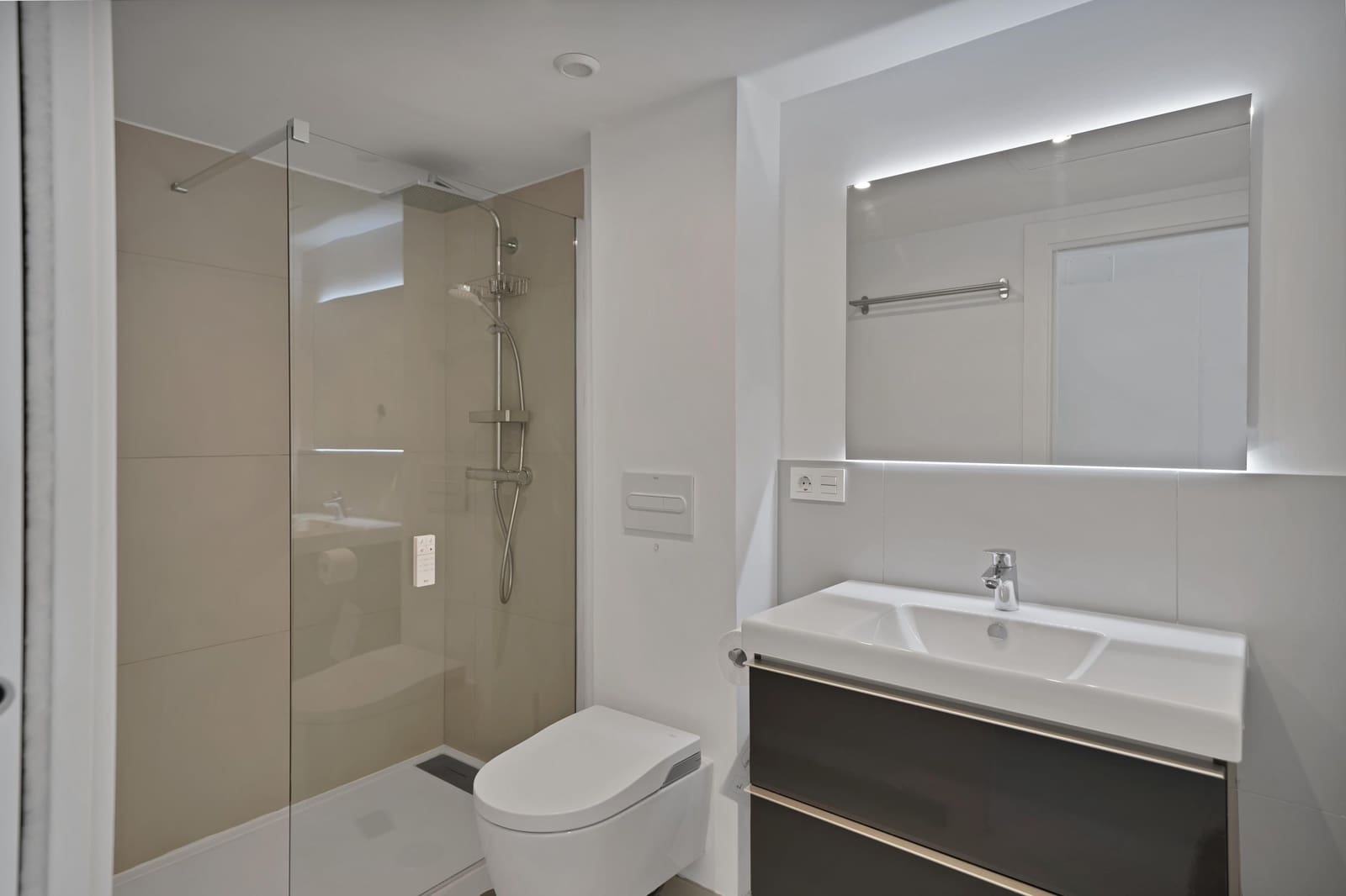 2 bedroom Apartment for sale in Torrequebrada with pool garage - € 530,000 (Ref: 9942717)