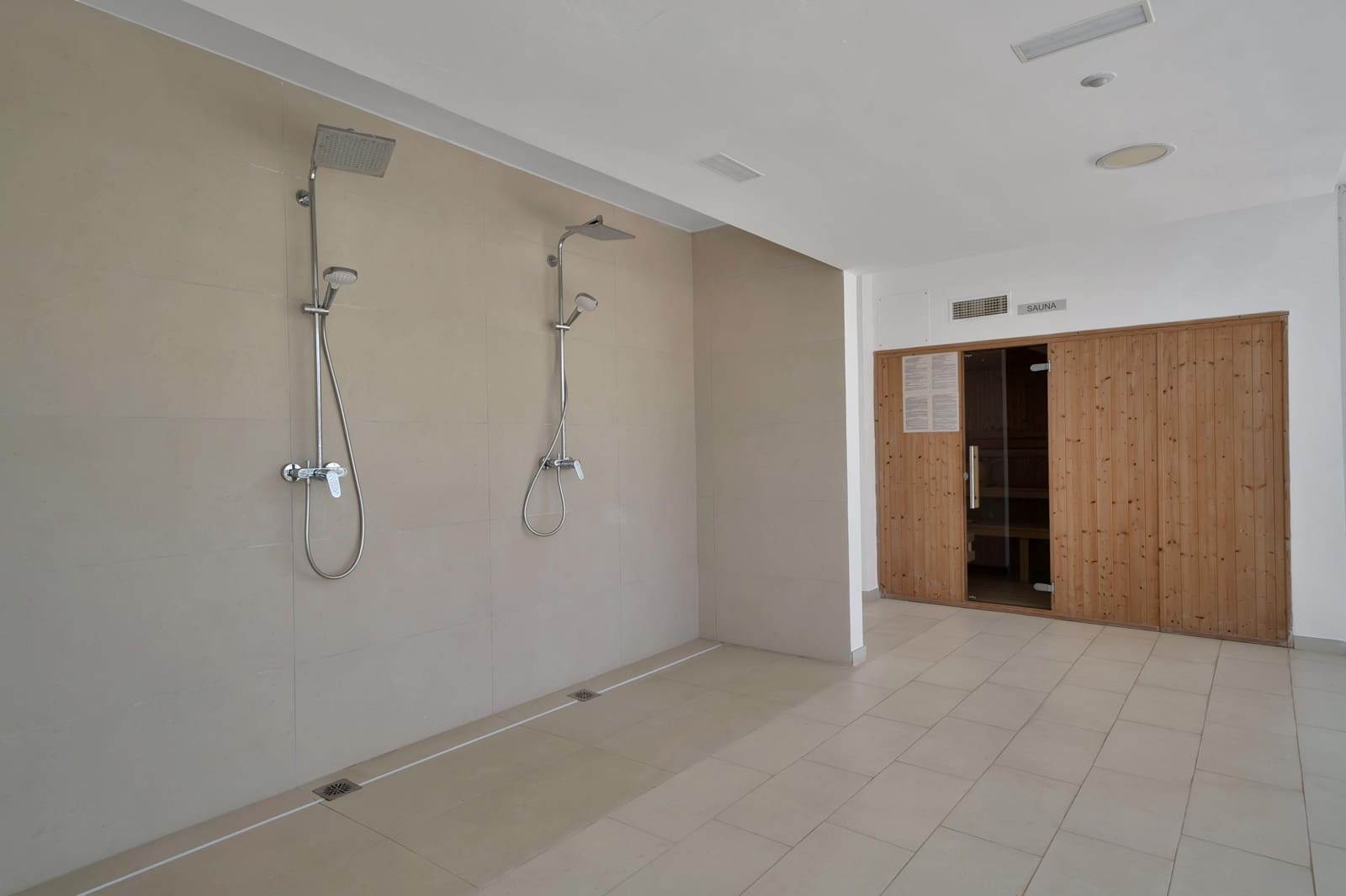 2 bedroom Apartment for sale in Torrequebrada with pool garage - € 530,000 (Ref: 9942717)