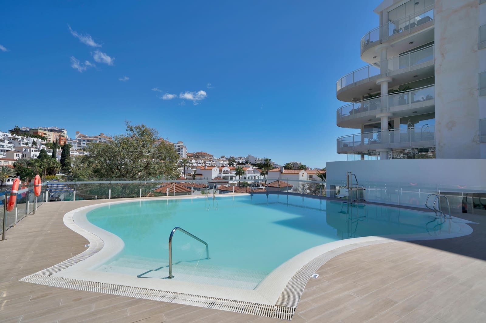 2 bedroom Apartment for sale in Torrequebrada with pool garage - € 530,000 (Ref: 9942717)