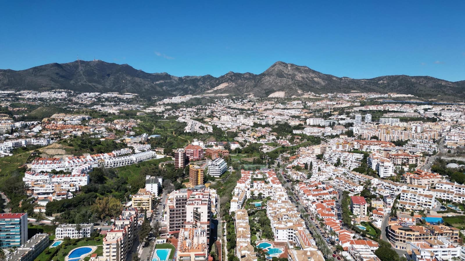2 bedroom Apartment for sale in Torrequebrada with pool garage - € 530,000 (Ref: 9942717)