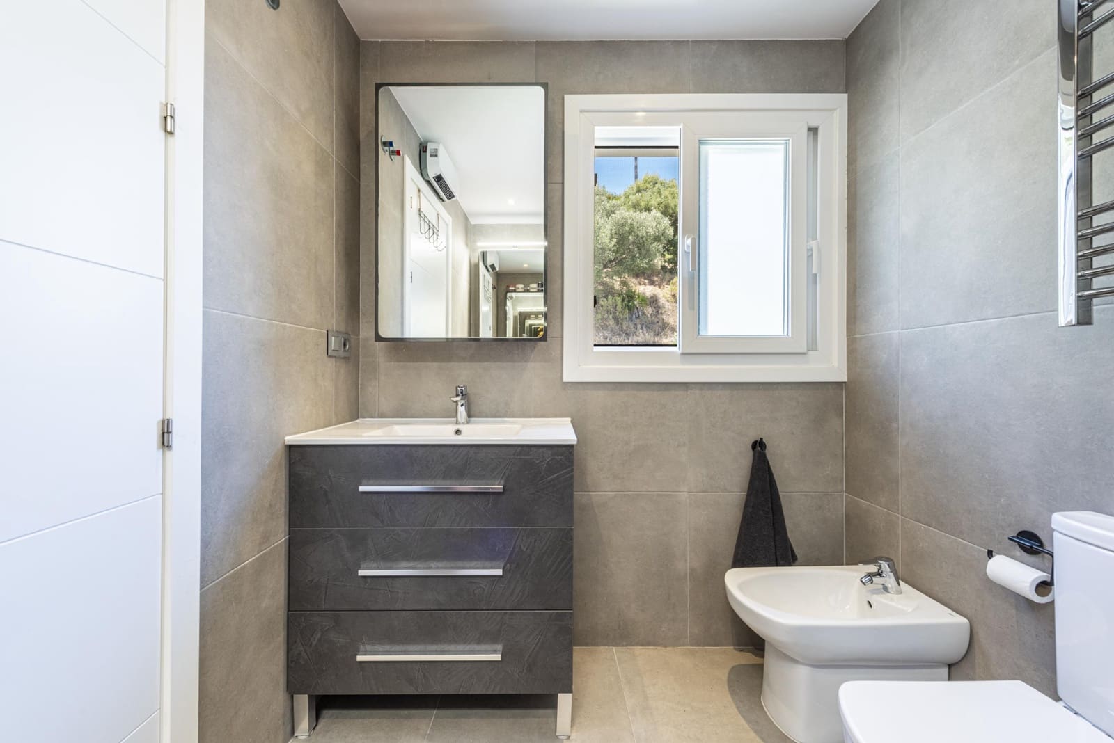 2 bedroom Apartment for sale in Benahavis with pool - € 499,000 (Ref: 9942718)