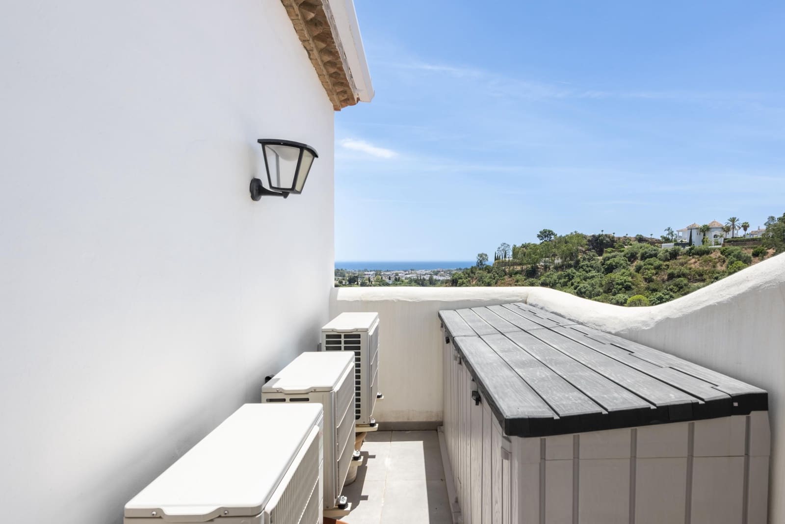 2 bedroom Apartment for sale in Benahavis with pool - € 499,000 (Ref: 9942718)