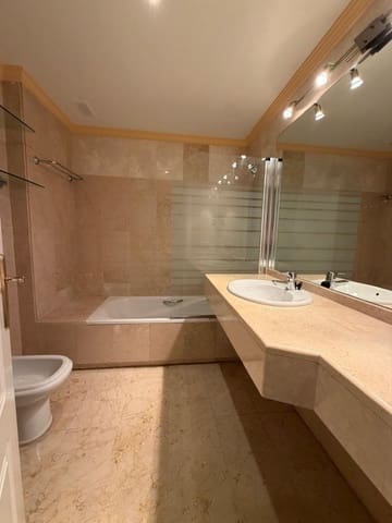 2 makuuhuone Huoneisto vuokrattavana paikassa Marbella mukana uima-altaan 
autotalli - 2 600 € (Ref: 9952802)