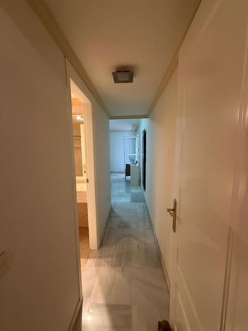 2 makuuhuone Huoneisto vuokrattavana paikassa Marbella mukana uima-altaan 
autotalli - 2 600 € (Ref: 9952802)
