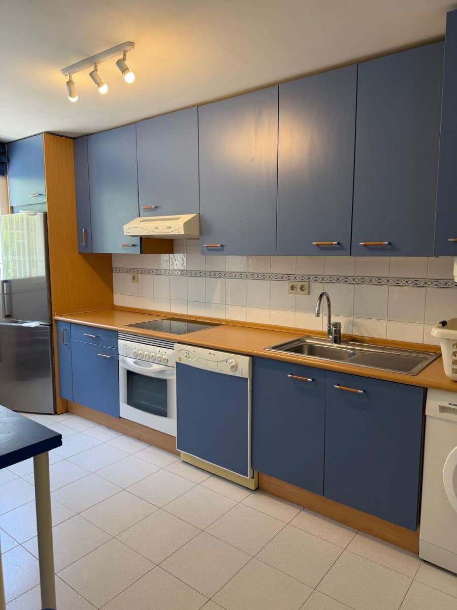 Appartement de 2 chambres à louer à Marbella avec piscine garage - 2 400 € (Ref: 9952802)