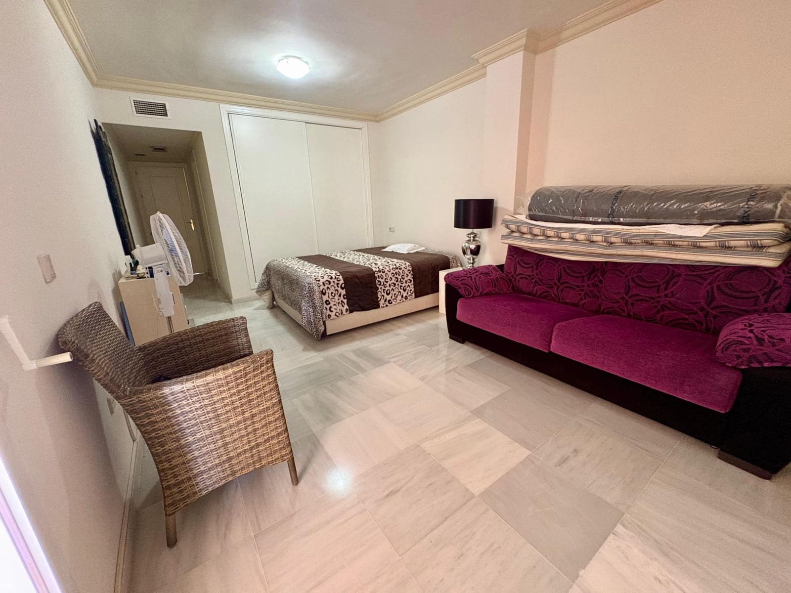 Appartement de 2 chambres à louer à Marbella avec piscine garage - 2 400 € (Ref: 9952802)