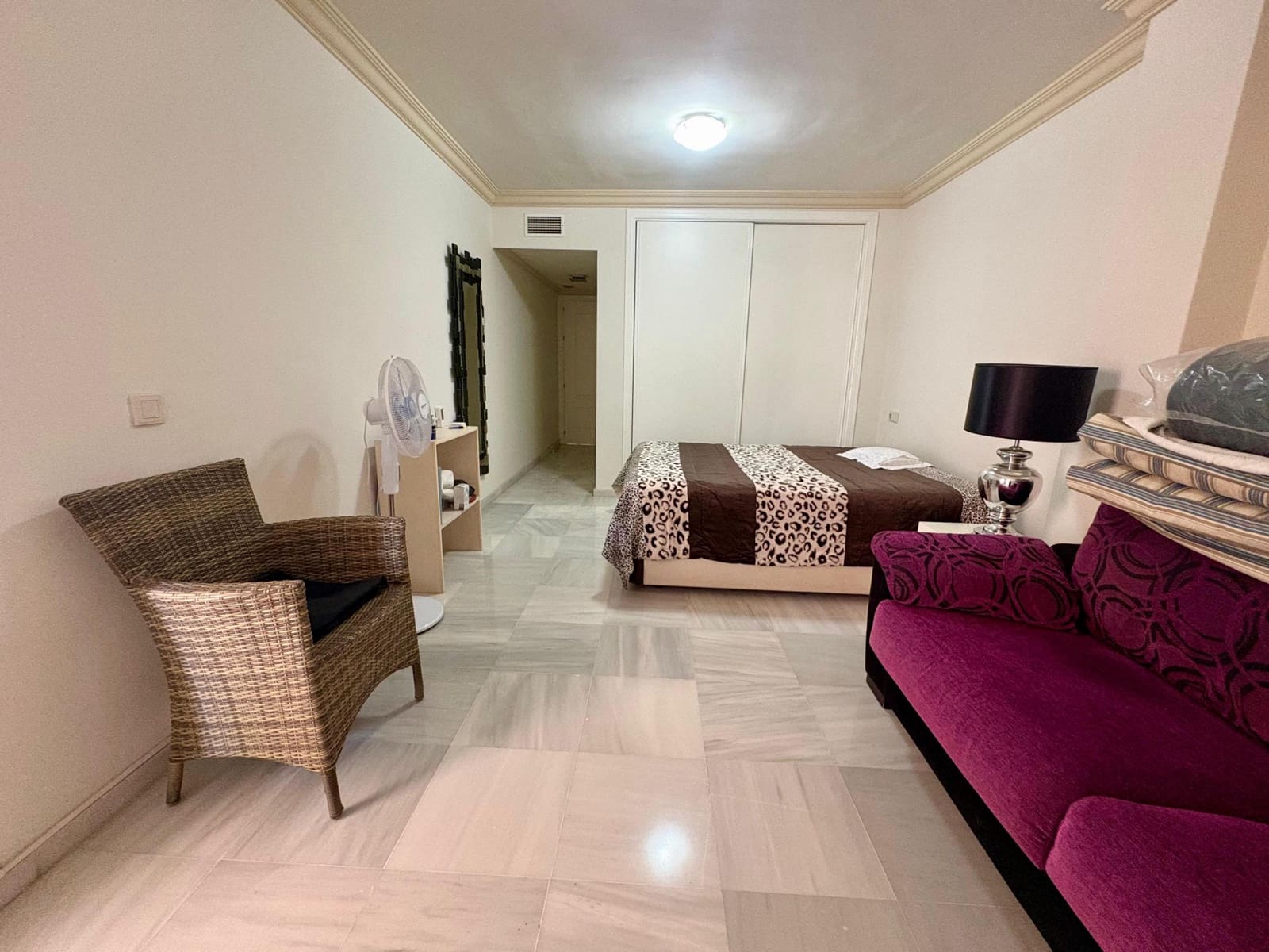 Appartement de 2 chambres à louer à Marbella avec piscine garage - 2 400 € (Ref: 9952802)