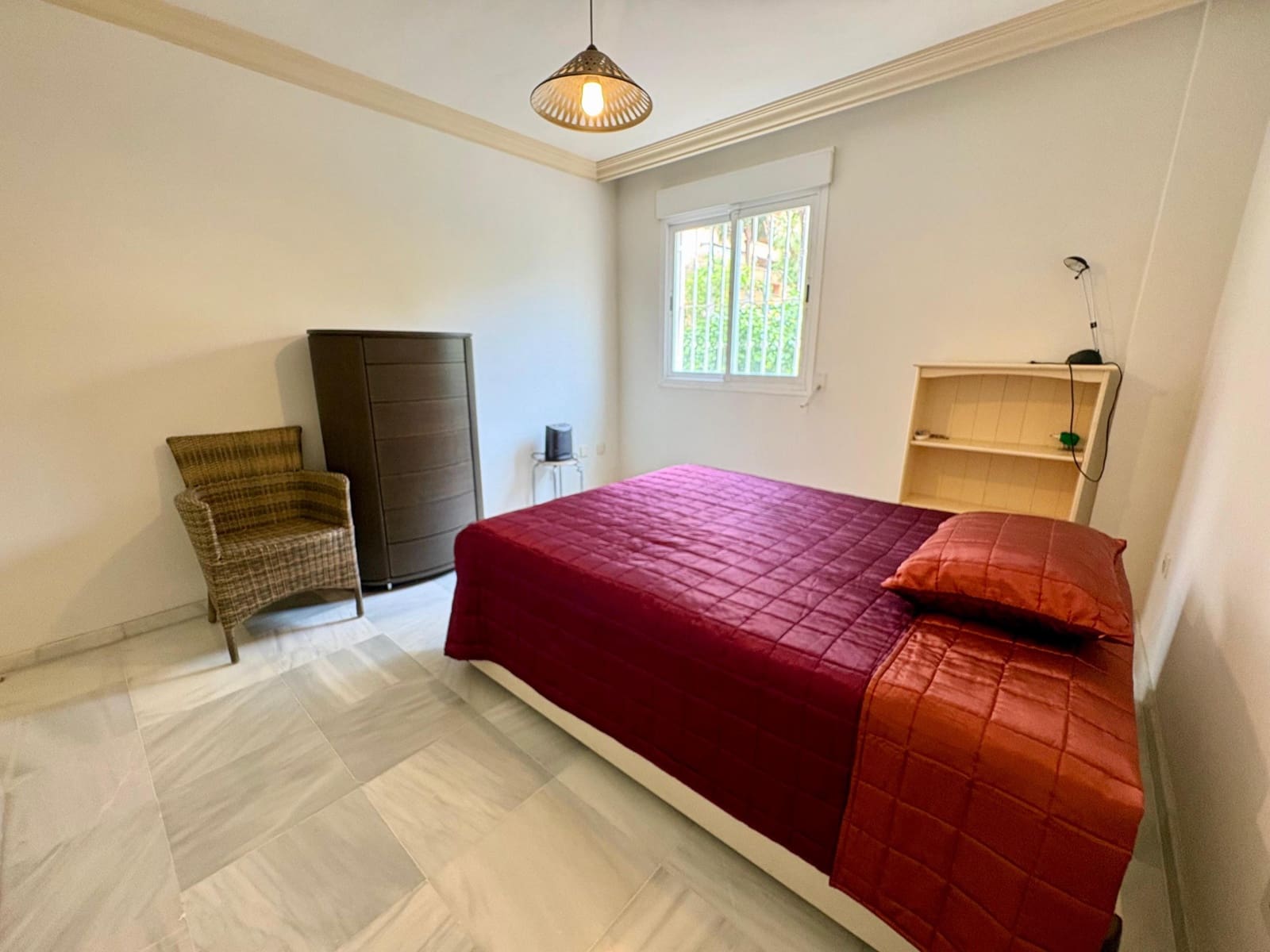 Appartement de 2 chambres à louer à Marbella avec piscine garage - 2 400 € (Ref: 9952802)