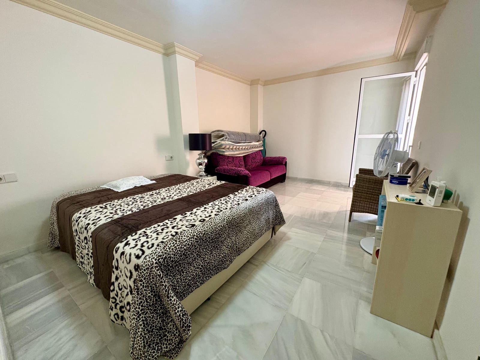 Appartement de 2 chambres à louer à Marbella avec piscine garage - 2 400 € (Ref: 9952802)